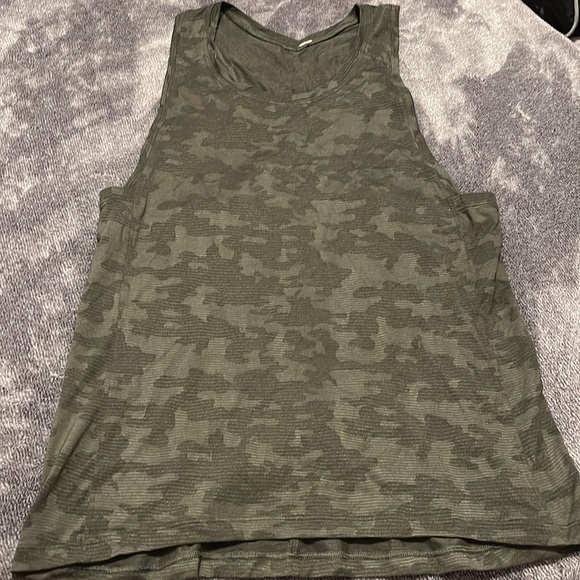 Lululemon Tank ✨ - Picture 2 of 3